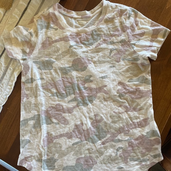Old Navy Camouflage T-Shirt - Picture 2 of 2